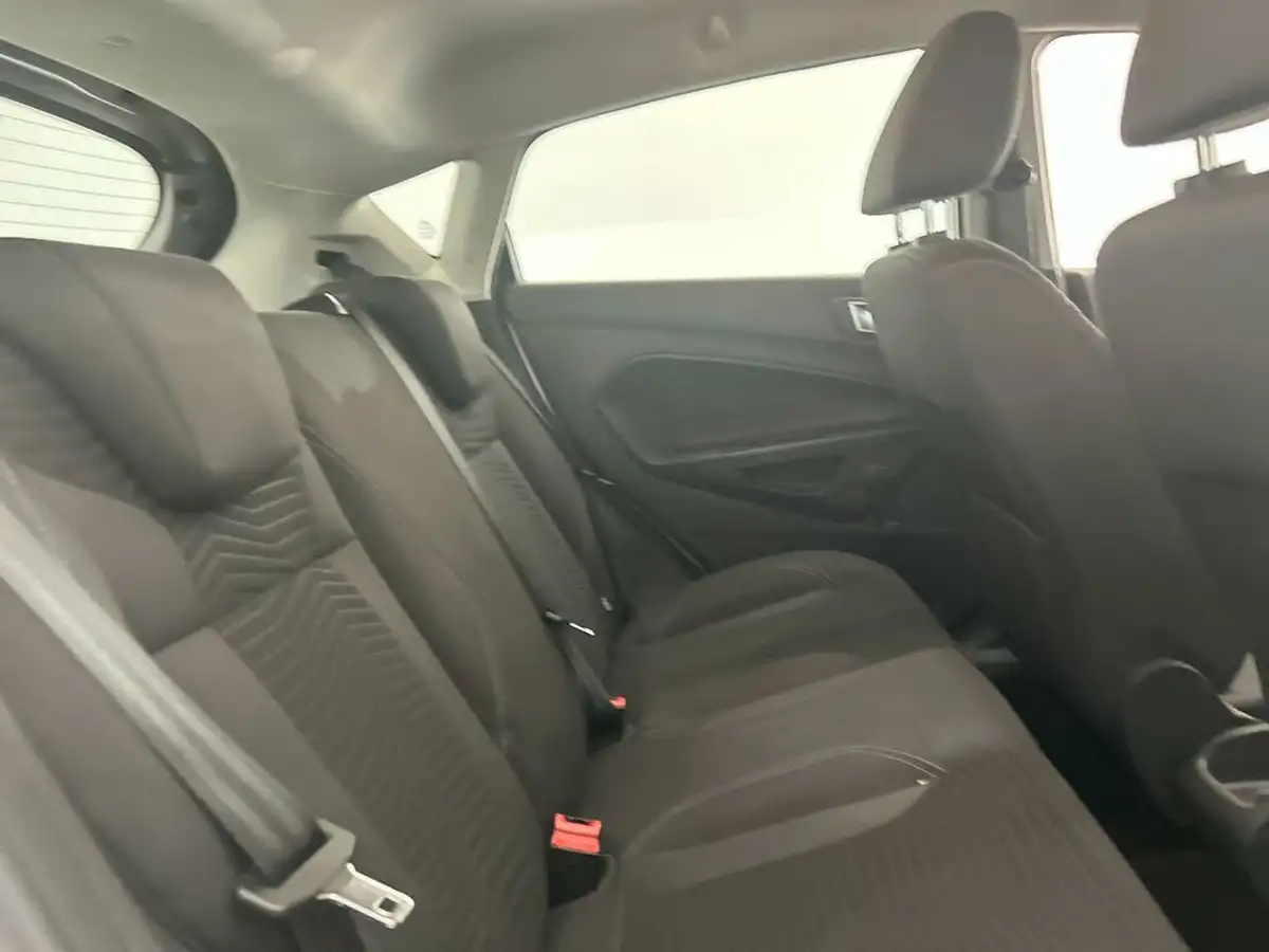 2015-ford-fiesta-10-zetec-100ps-e6-ecoboost-ss-5d-big-19