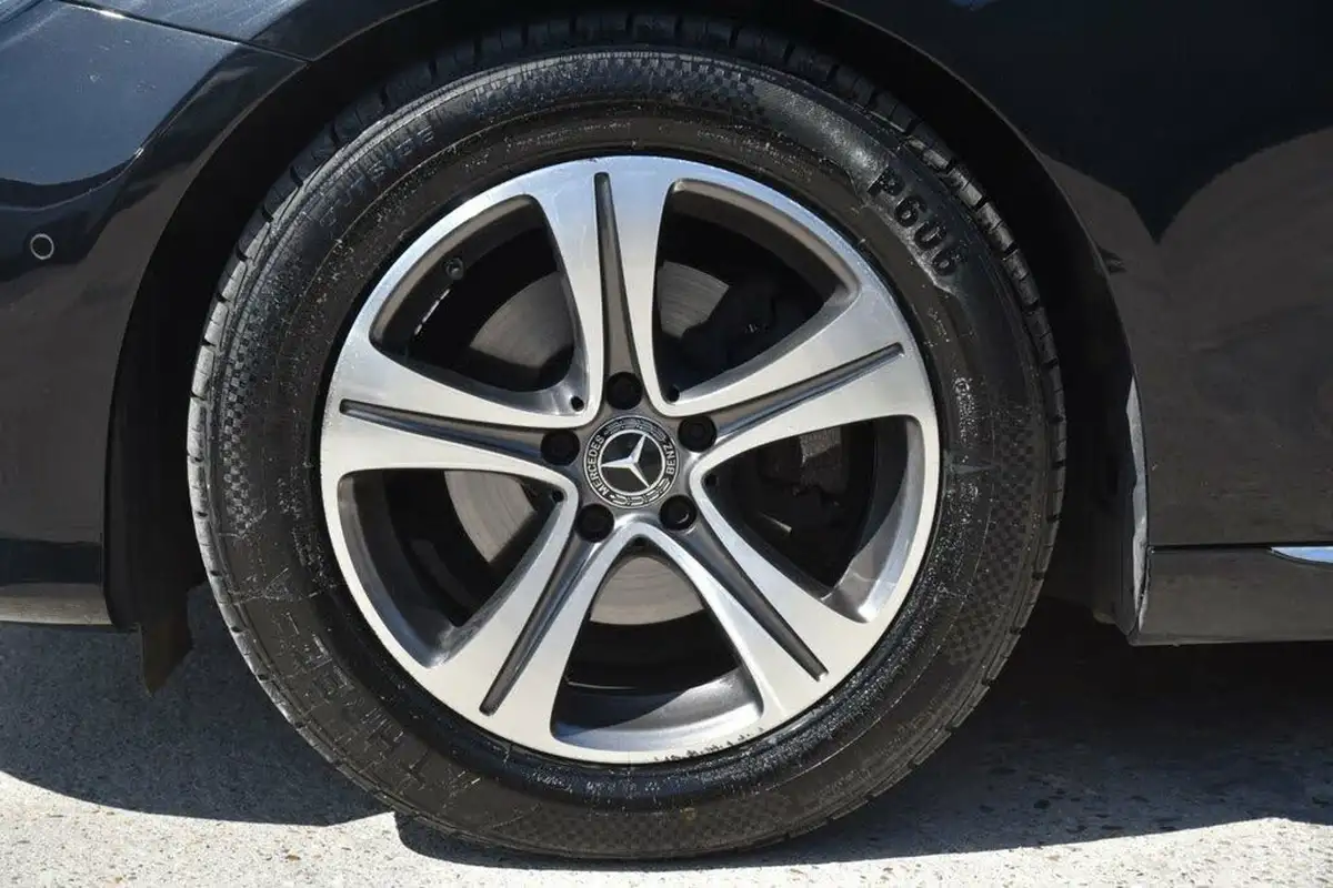 2019-mercedes-benz-e-class-20d-e220d-se-ss-estate-5d-big-60