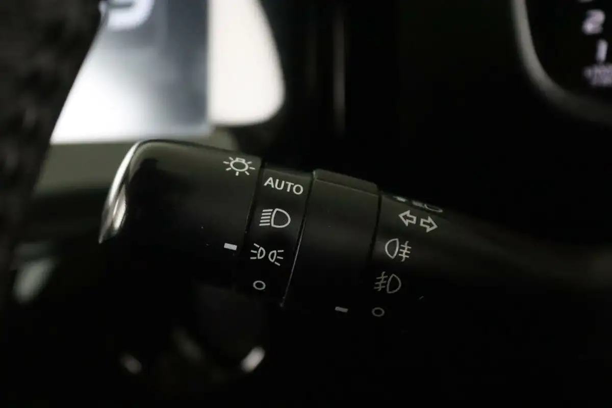 2020-peugeot-108-10-collection-ss-hatchback-big-19