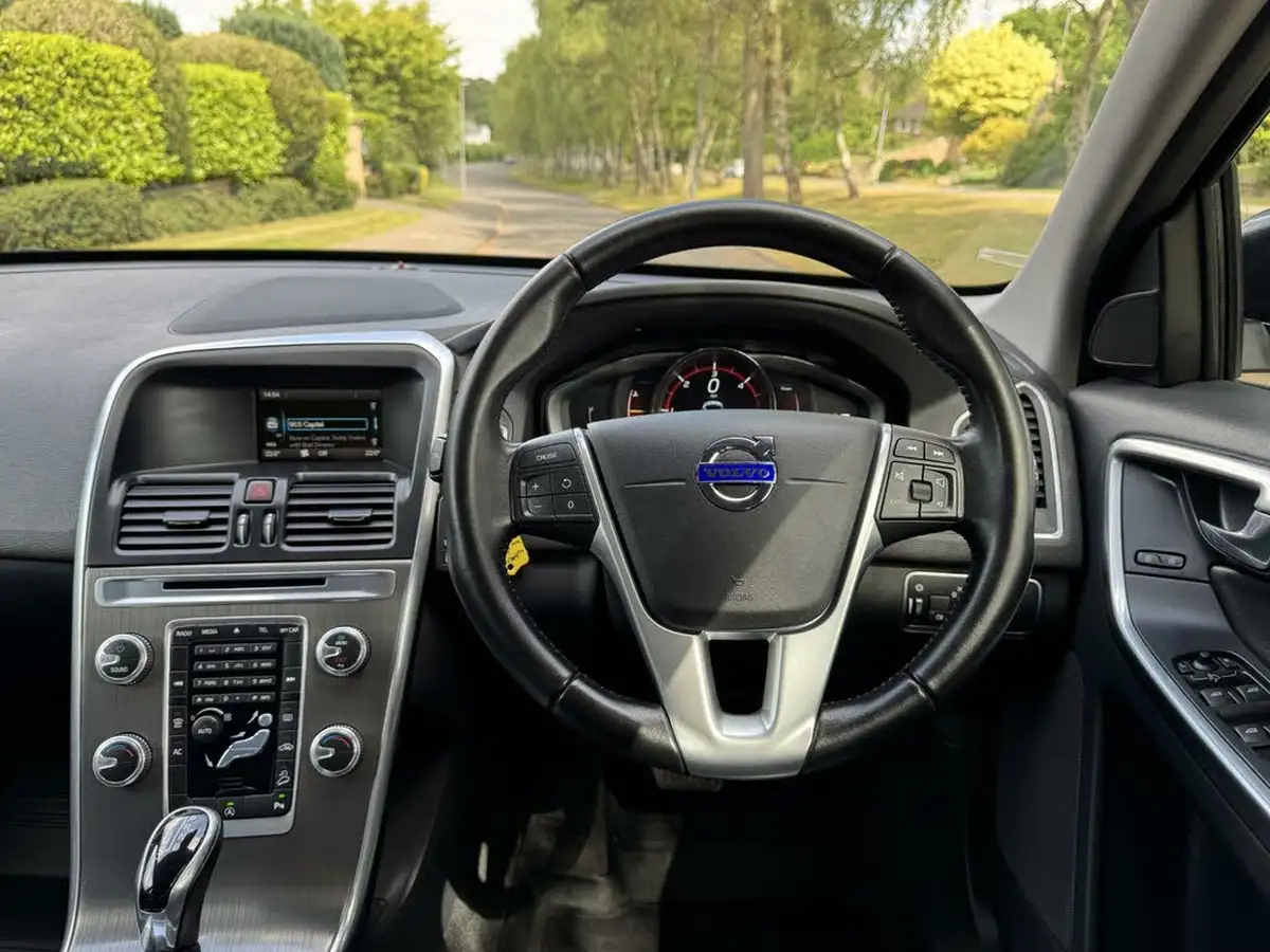 2016-volvo-xc60-24td-d4-se-lux-geartronic-big-4