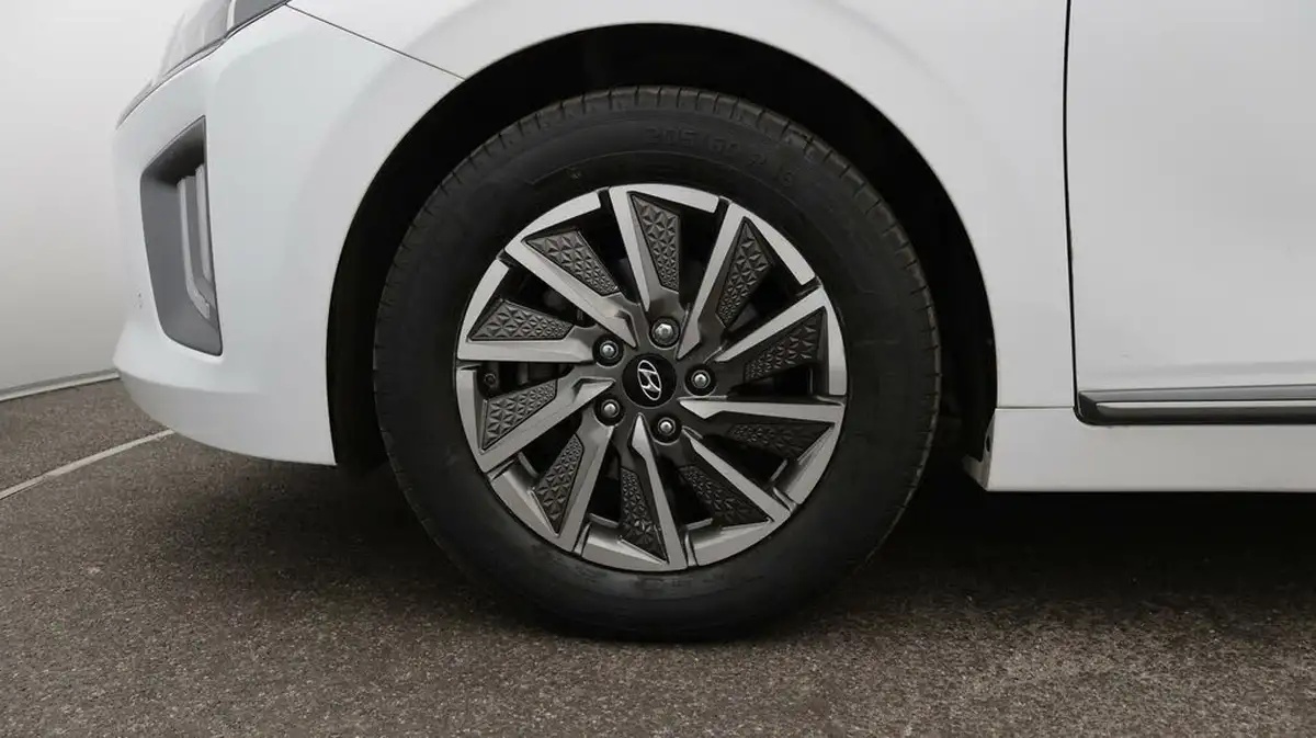 2021-hyundai-ioniq-e-premium-se-electric-100kw-big-18