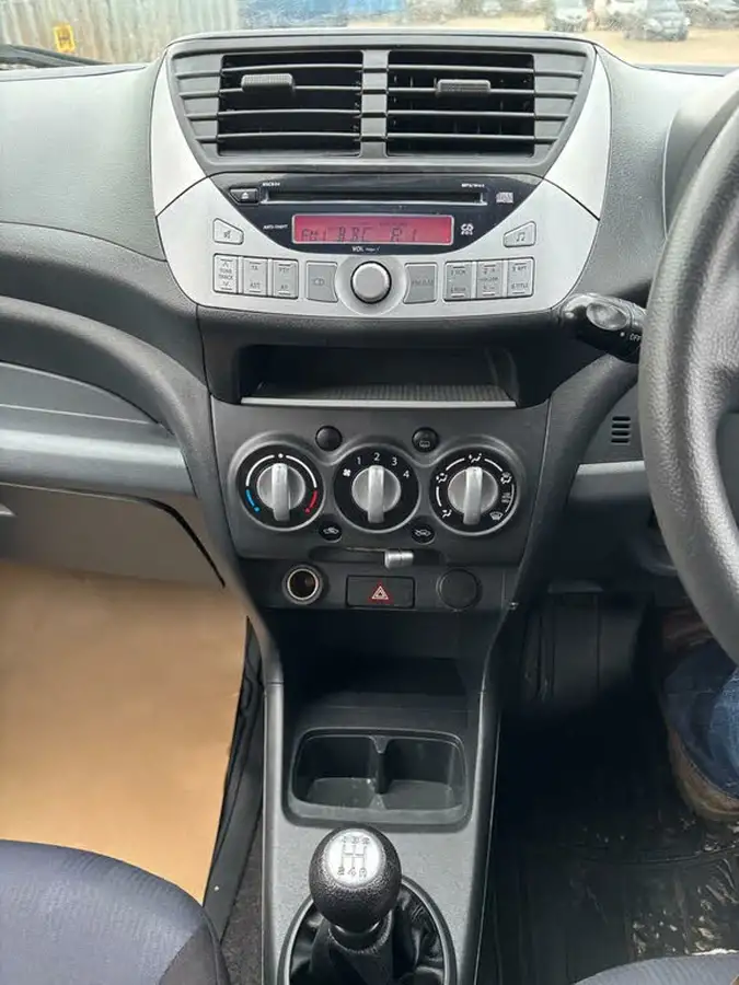 2014-suzuki-alto-10-sz-big-45