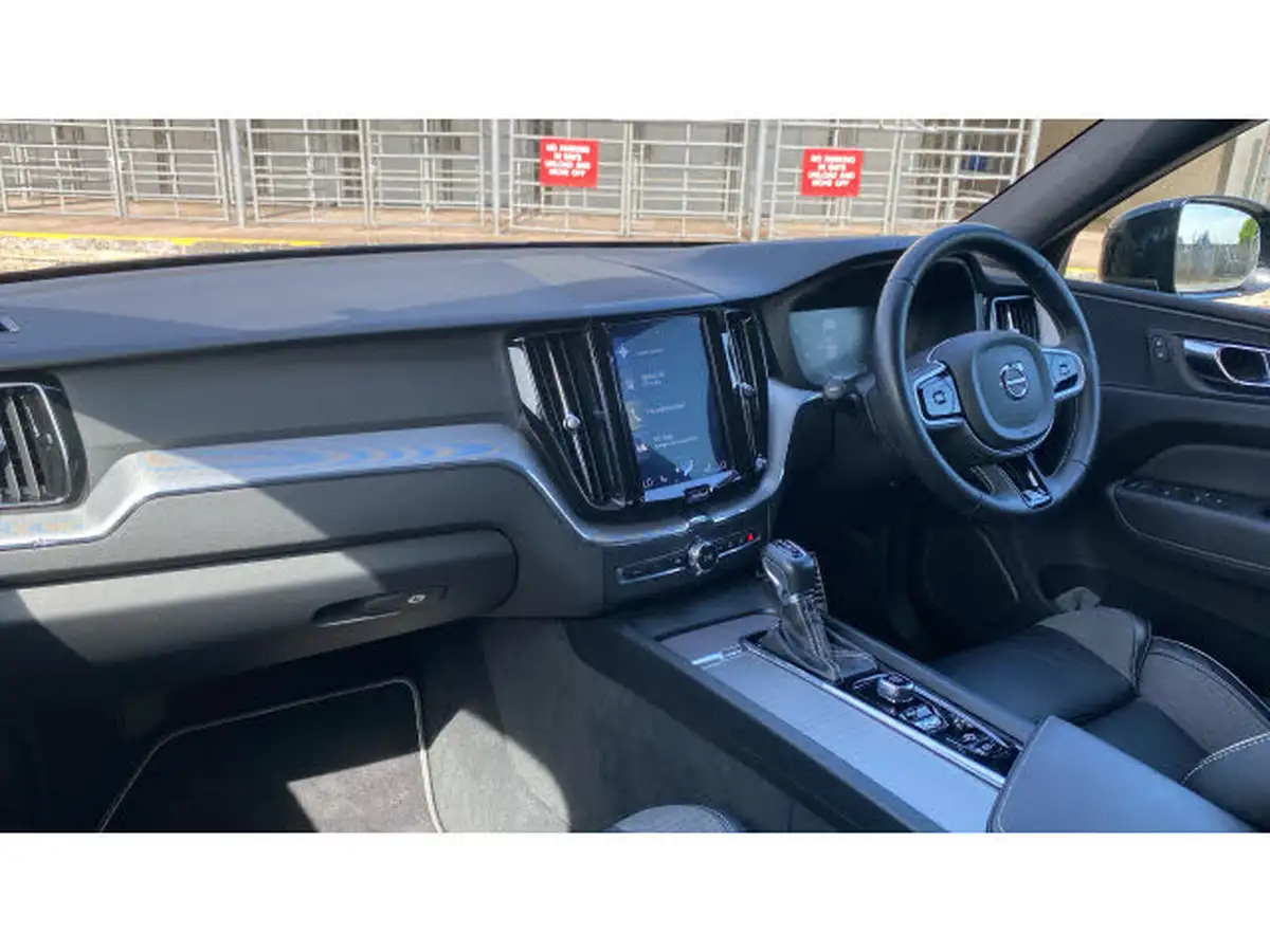 2019-volvo-xc60-20-t5-r-design-awd-big-3