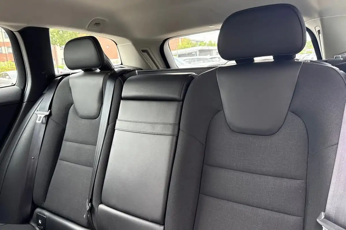 2019-volvo-v60-20td-d4-cross-country-big-18