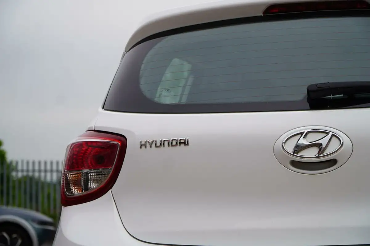 2014-hyundai-i10-10-premium-big-61