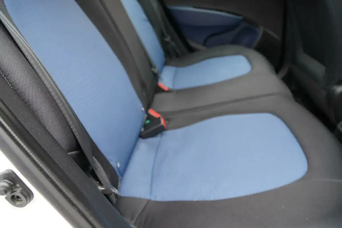2014-hyundai-i10-10-premium-big-33