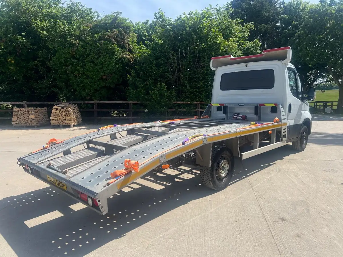 2016-iveco-daily-s-class-23td-35s11-3000-big-5