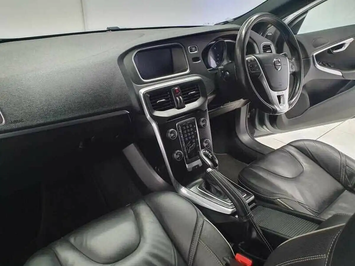 2019-volvo-v40-20td-d2-r-design-geartronic-big-21
