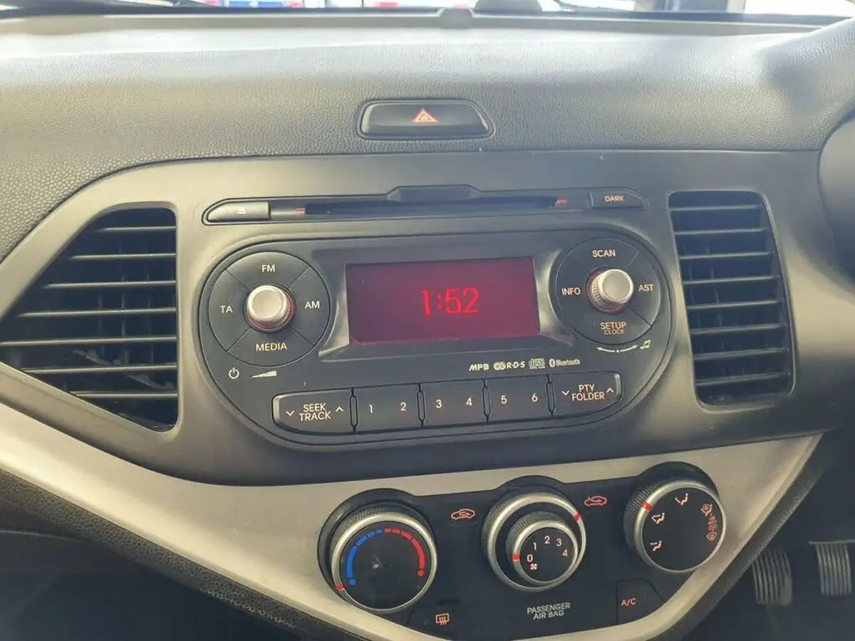 2013-kia-picanto-10-city-big-26
