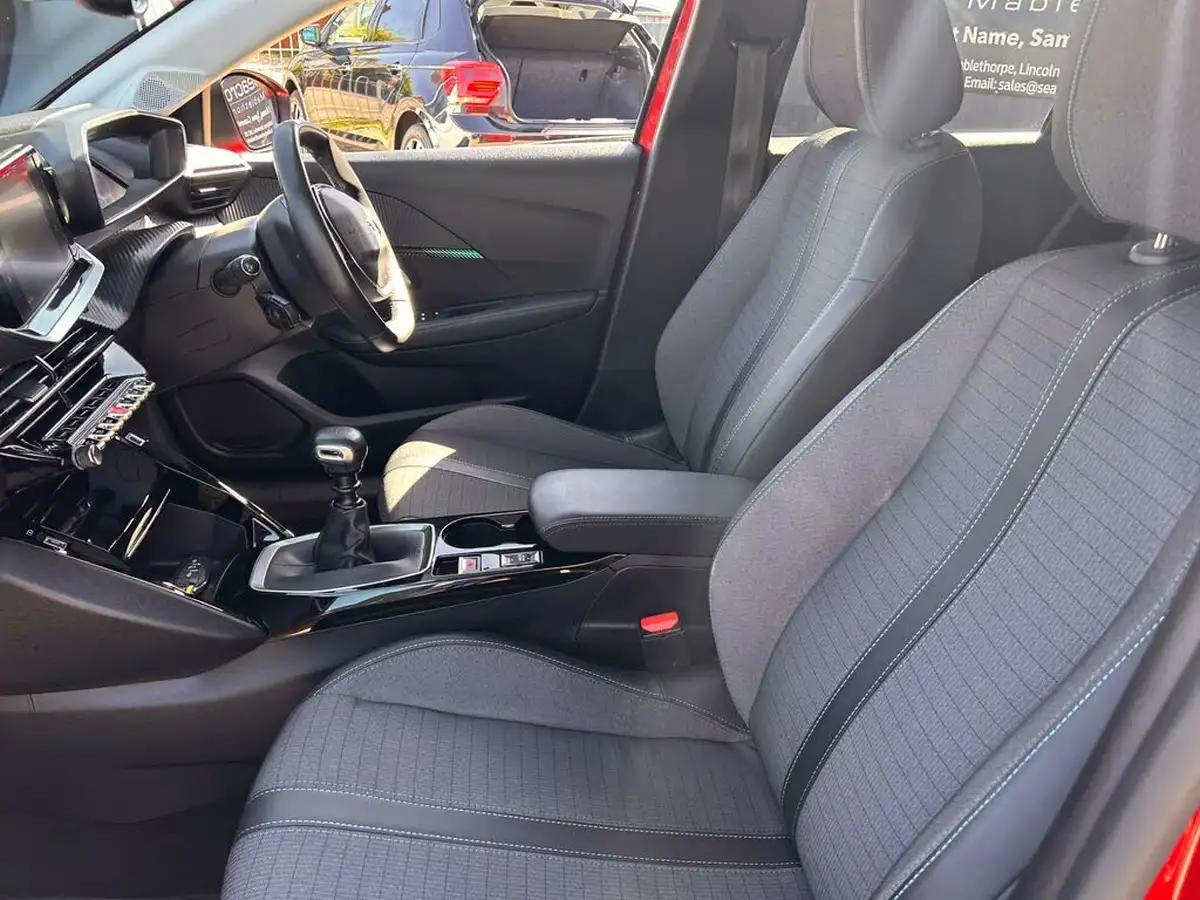 2021-peugeot-208-12-puretech-allure-premium-100bhp-big-11
