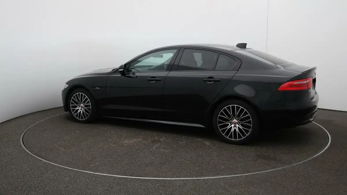 2019-jaguar-xe-20i-landmark-200ps-big-47