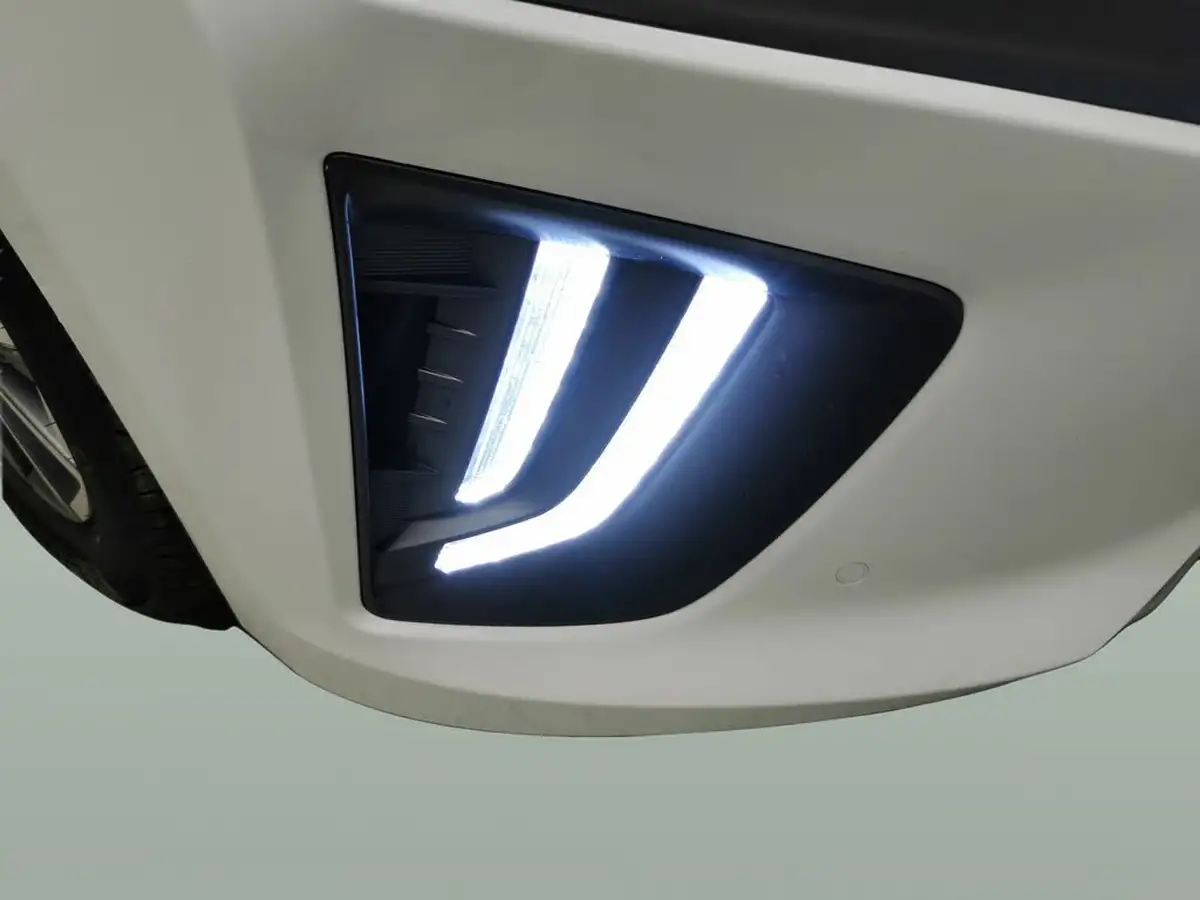 2021-hyundai-ioniq-e-premium-se-electric-100kw-big-32