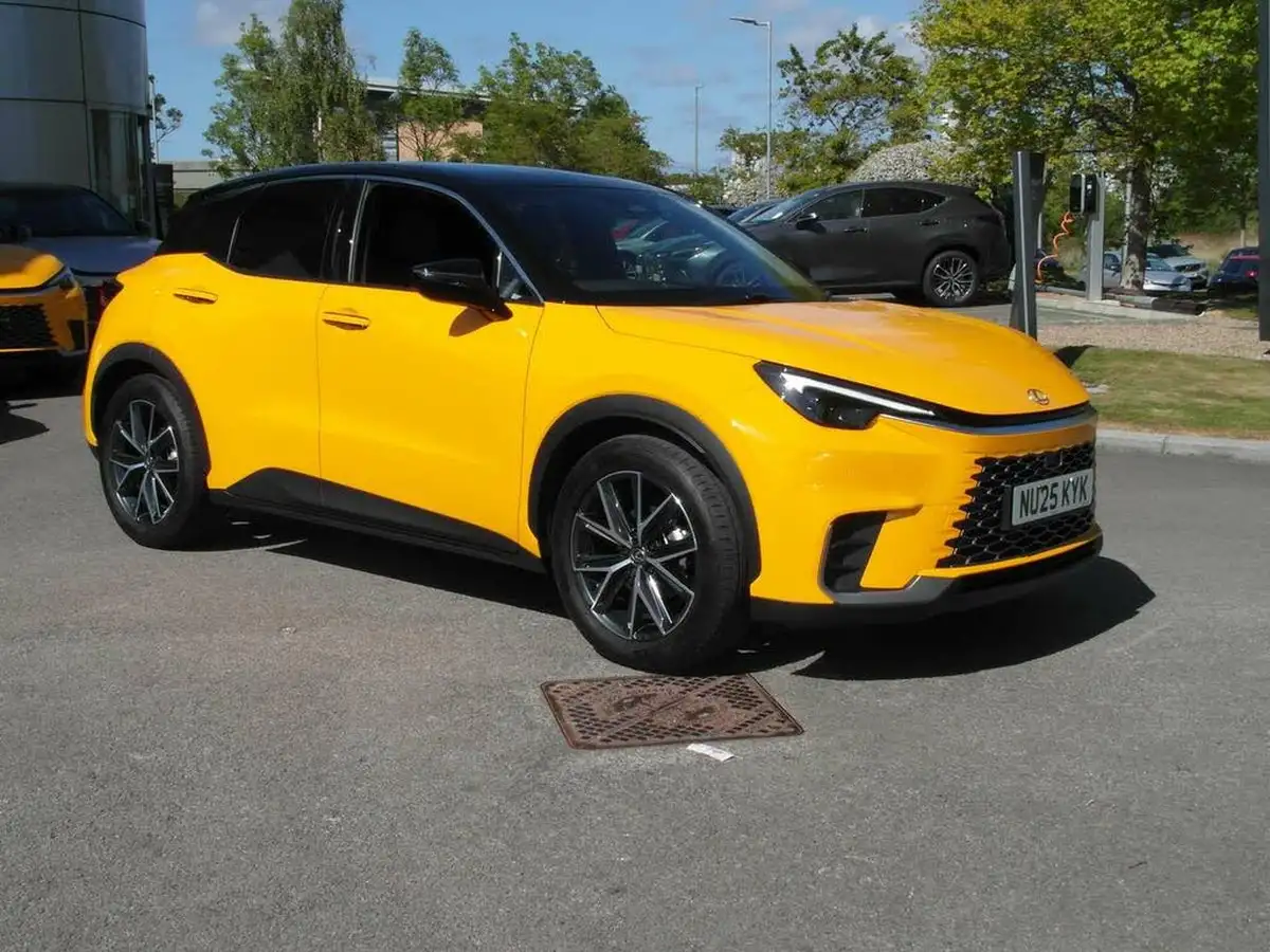 2025-lexus-lbx-15-premium-plus-big-0