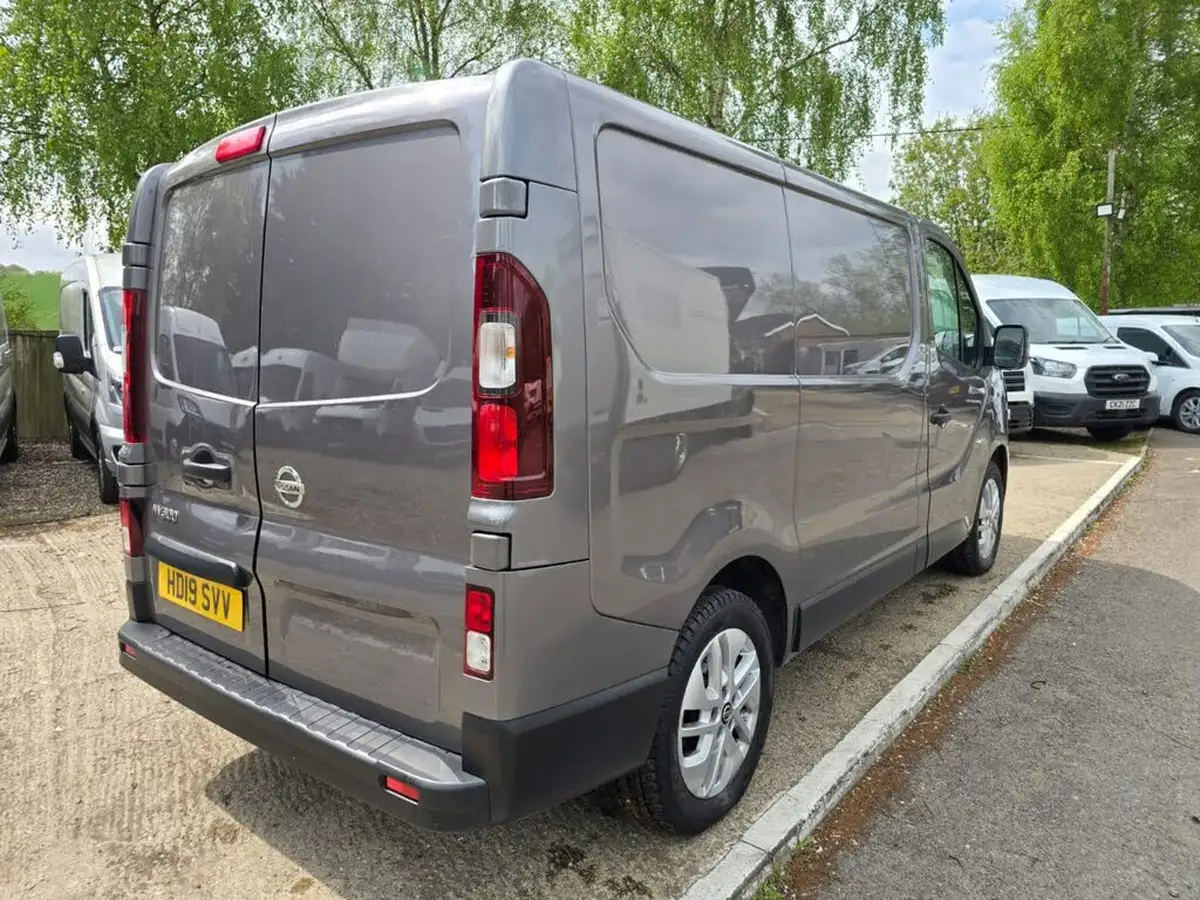 2019-nissan-nv300-16dci-tekna-l1h1-120ps-10t-panel-van-big-8