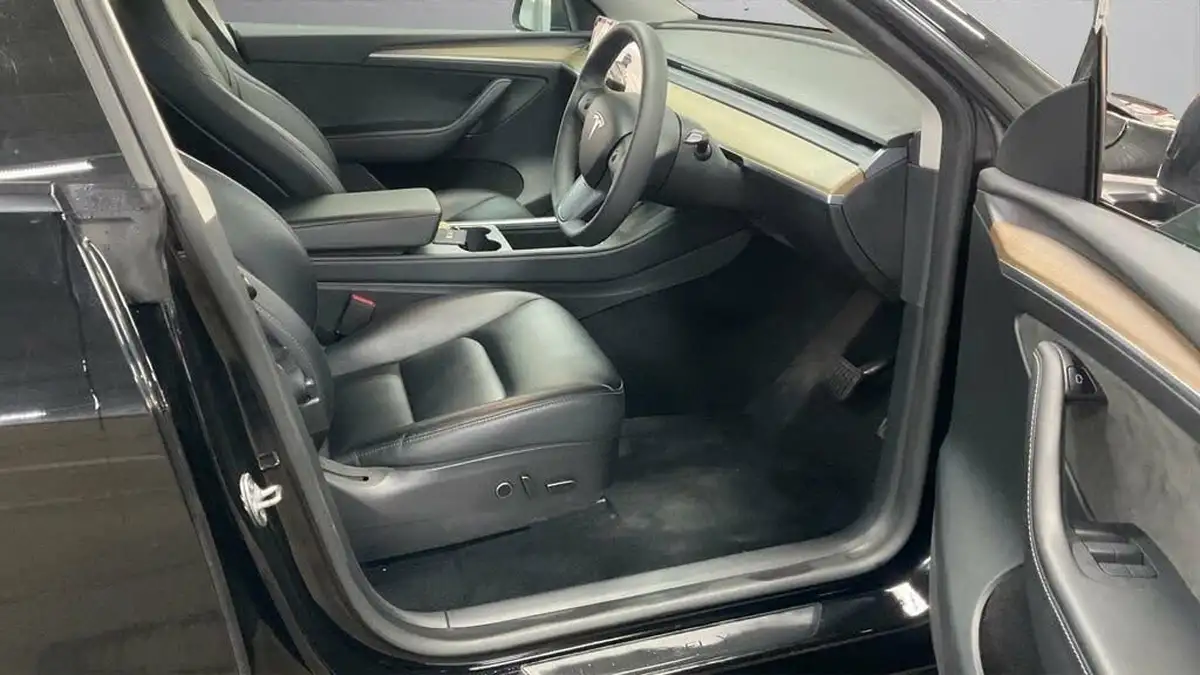 2022-tesla-model-y-e-long-range-big-4