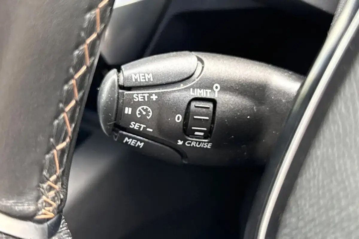 2019-peugeot-3008-suv-12-puretech-gt-line-premium-big-32