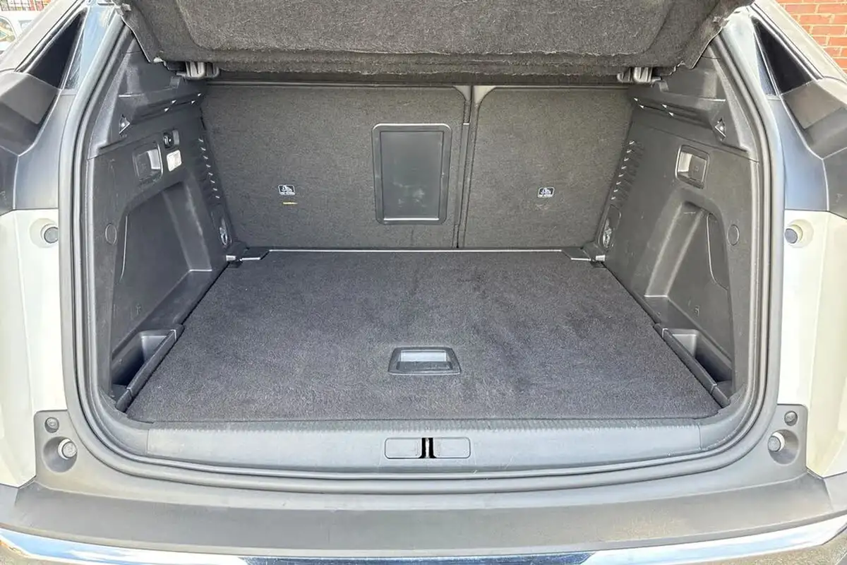 2019-peugeot-3008-suv-12-puretech-gt-line-premium-big-8