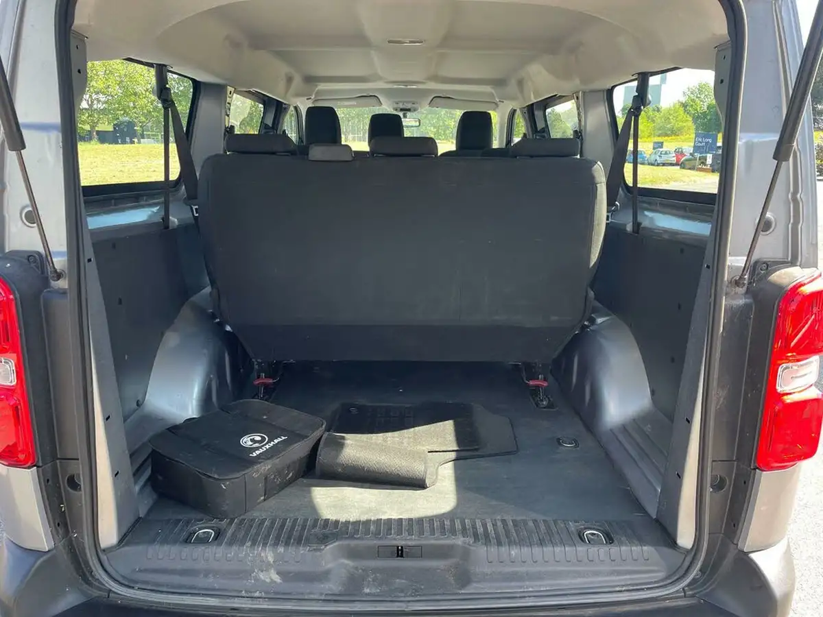 2022-vauxhall-vivaro-life-e-combi-l-9-seat-big-36