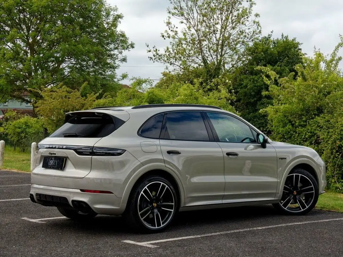 2023-porsche-cayenne-30-v6-e-hybrid-462ps-station-wagon-big-7