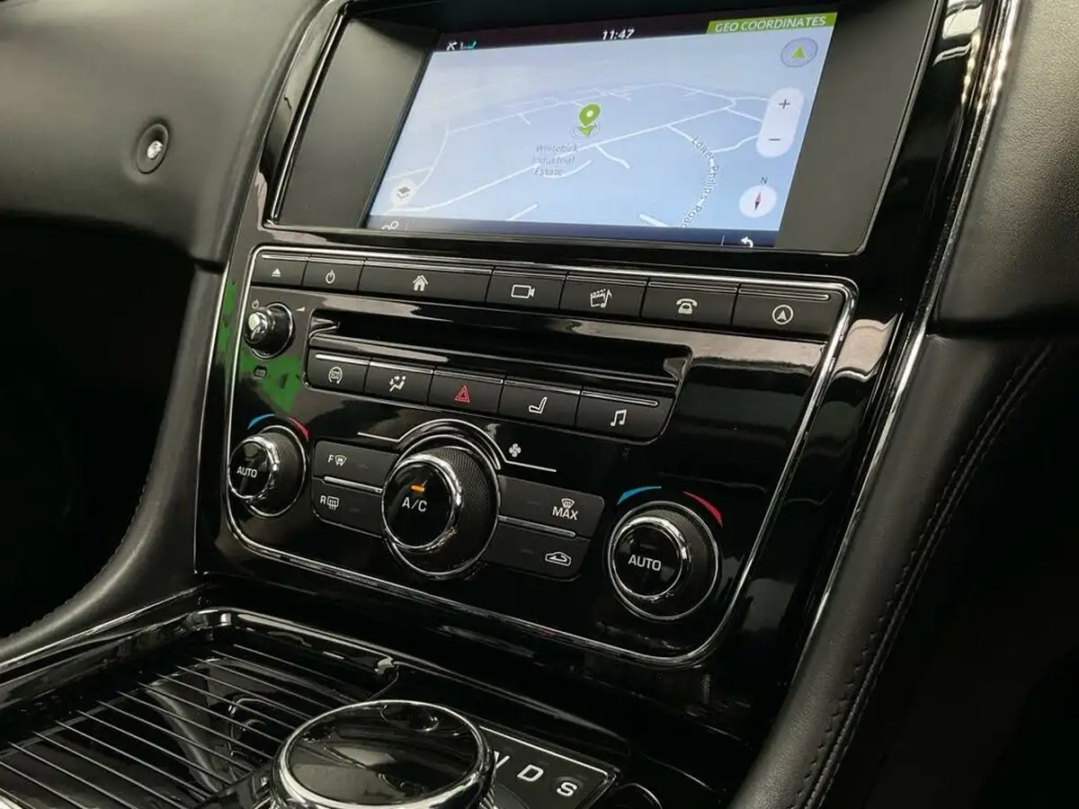 2017-jaguar-xj-series-30td-xj-portfolio-lwb-big-54