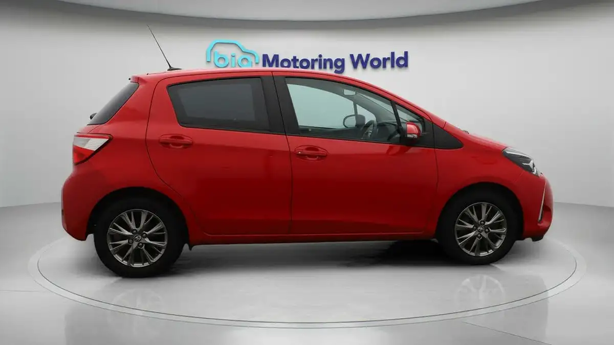 2018-toyota-yaris-15-vvt-i-icon-111bhp-1497cc-big-8
