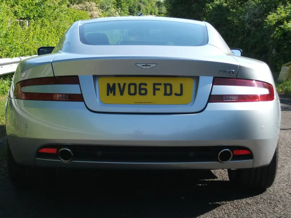 2005-aston-martin-db9-59-touchtronic-big-2