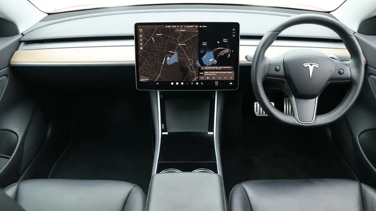 2019-tesla-model-3-e-4x4-performance-pack-big-13