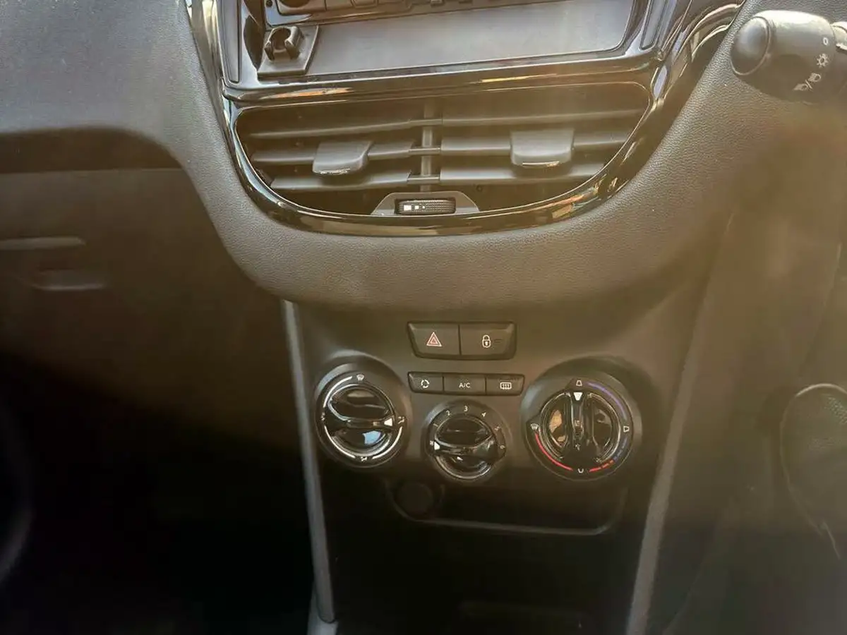 2013-peugeot-208-10-access-5d-big-10