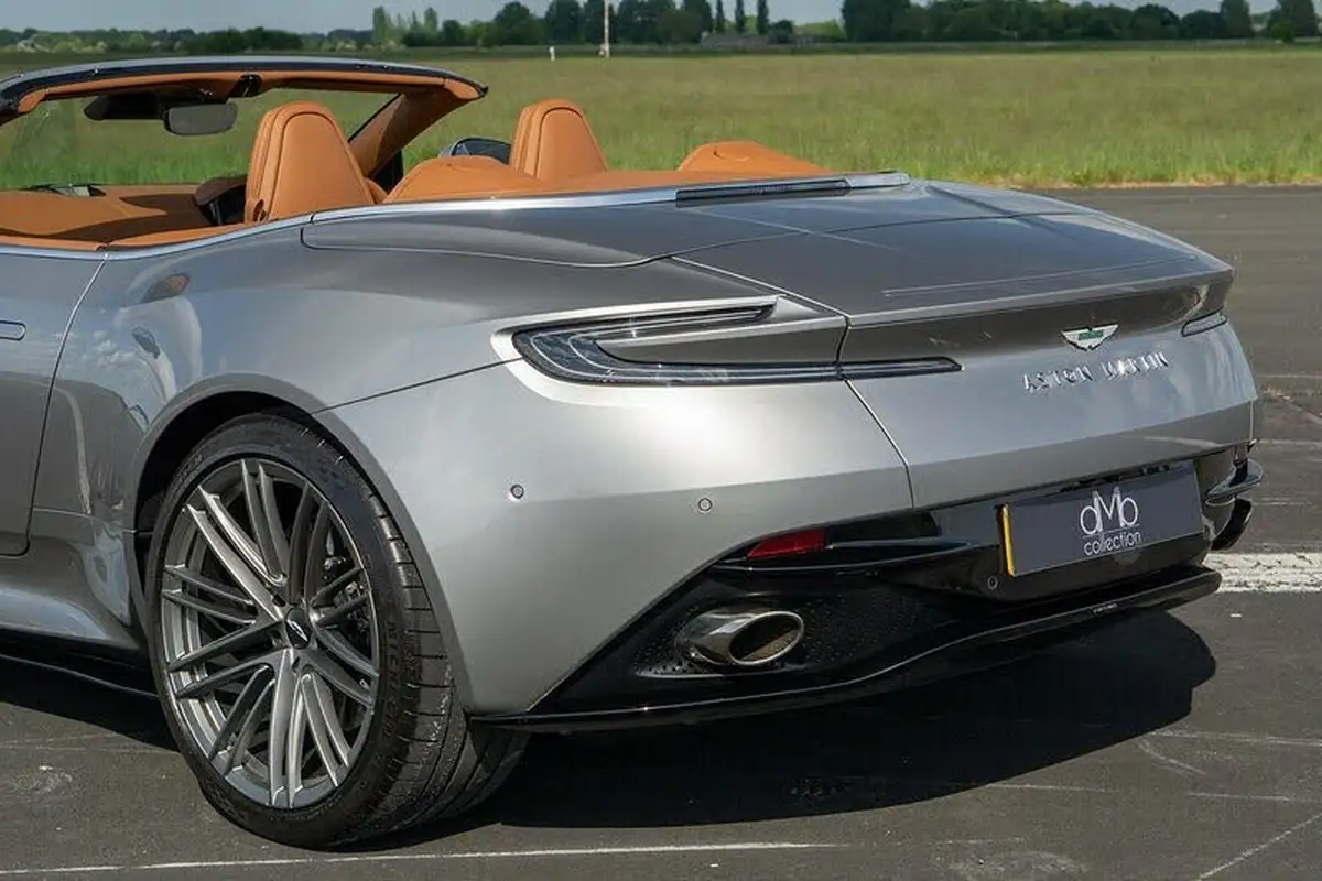 2024-aston-martin-db12-40-v8-auto-euro-6-ss-2dr-big-9