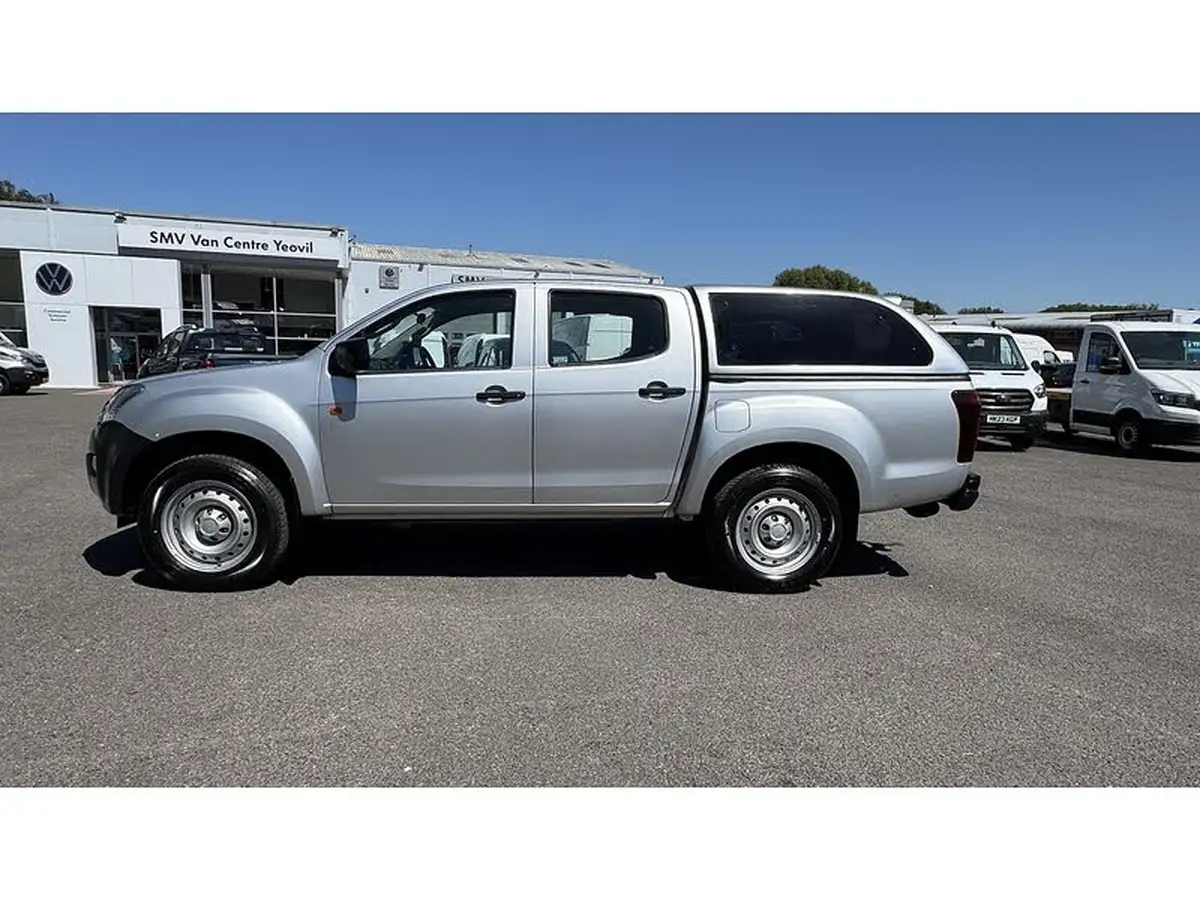 2017-isuzu-d-max-25td-4x4-double-pickup-big-3