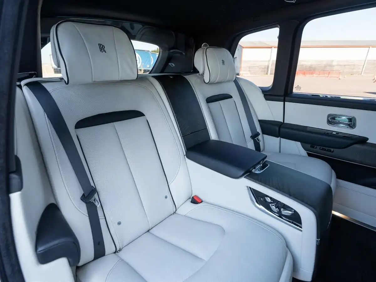 2023-rolls-royce-cullinan-675-big-13