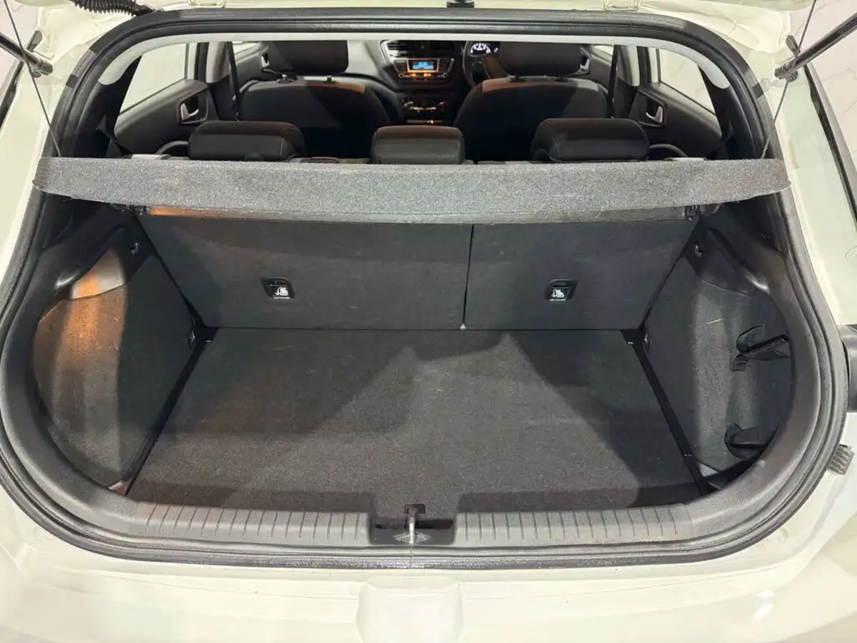 2017-hyundai-i20-12-se-hatchback-5d-big-17