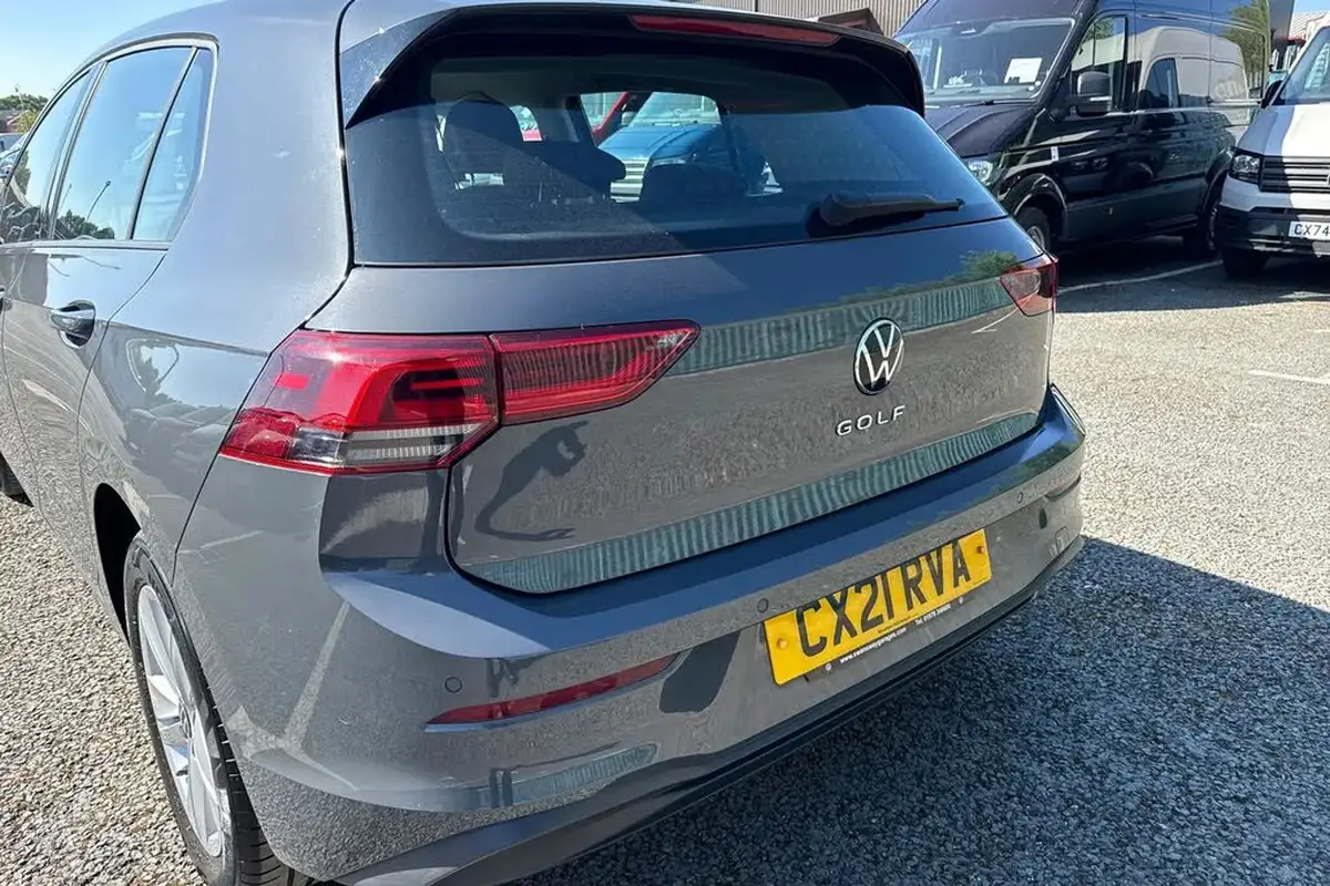 2021-volkswagen-golf-15-tsi-life-130ps-hatchback-big-15