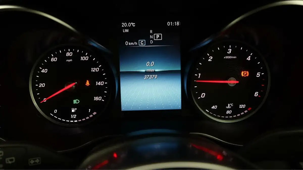 2020-mercedes-benz-glc-class-20d-glc220d-amg-line-station-wagon-5d-4matic-plus-big-9