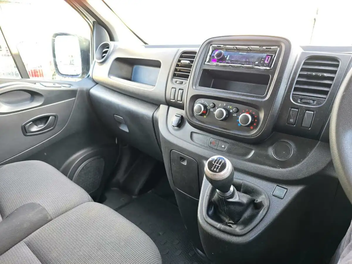 2021-renault-trafic-20dci-ll30-energy-120-business-panel-big-27
