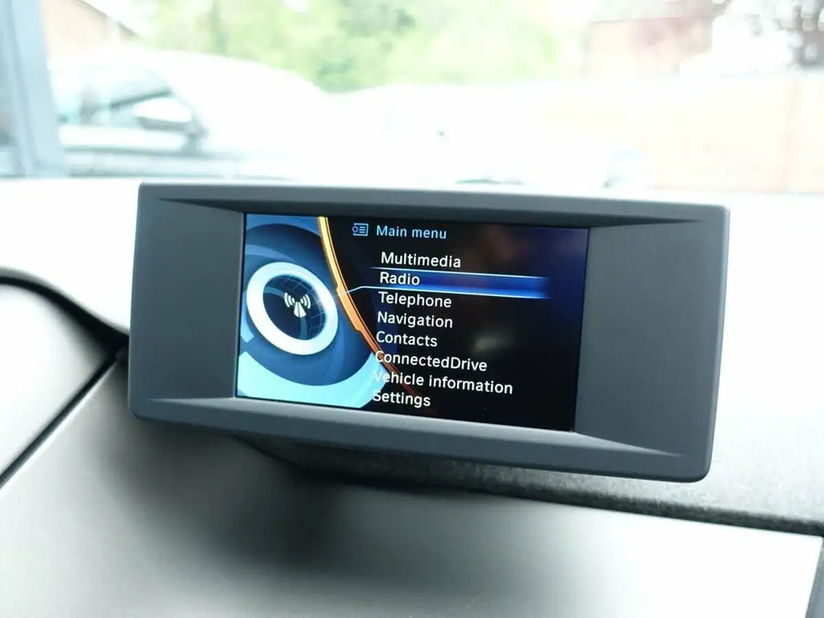 2016-bmw-i3-e-big-18