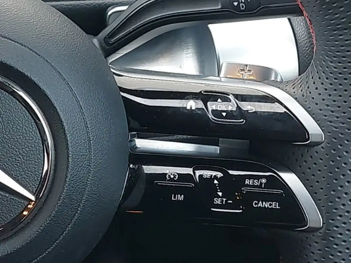2024-mercedes-benz-glb-class-20d-glb220d-amg-line-premium-big-10