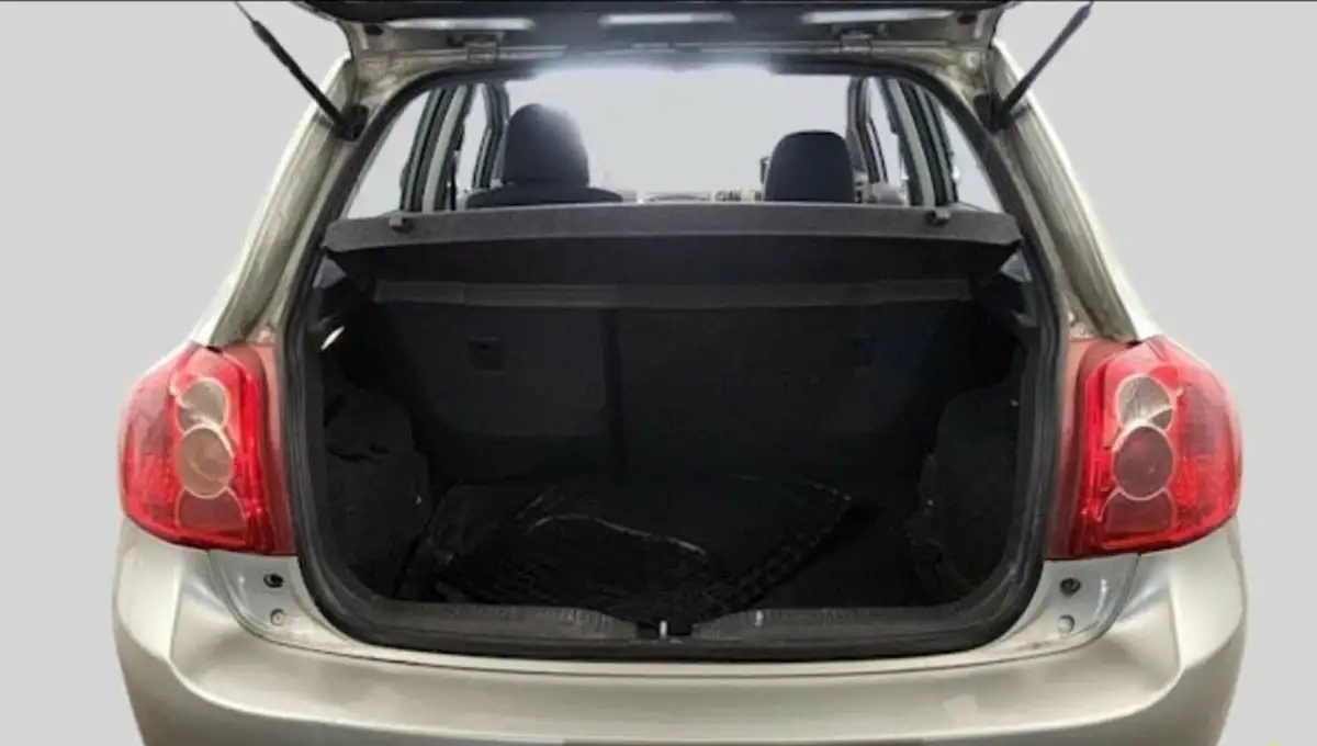 2007-toyota-auris-16-tr-vvt-i-5d-big-3