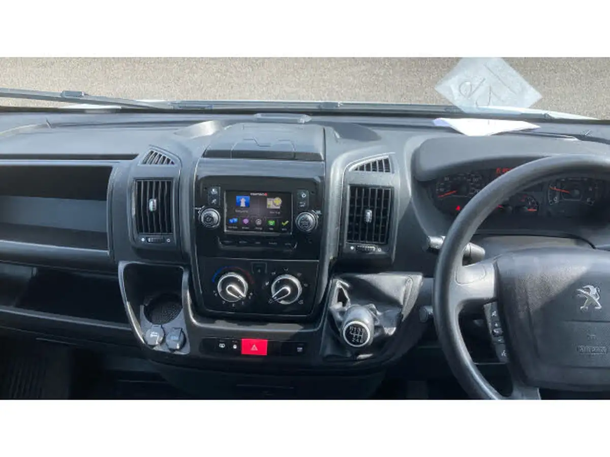 2022-peugeot-boxer-22-bluehdi-professional-335-l3-h2-panel-big-9