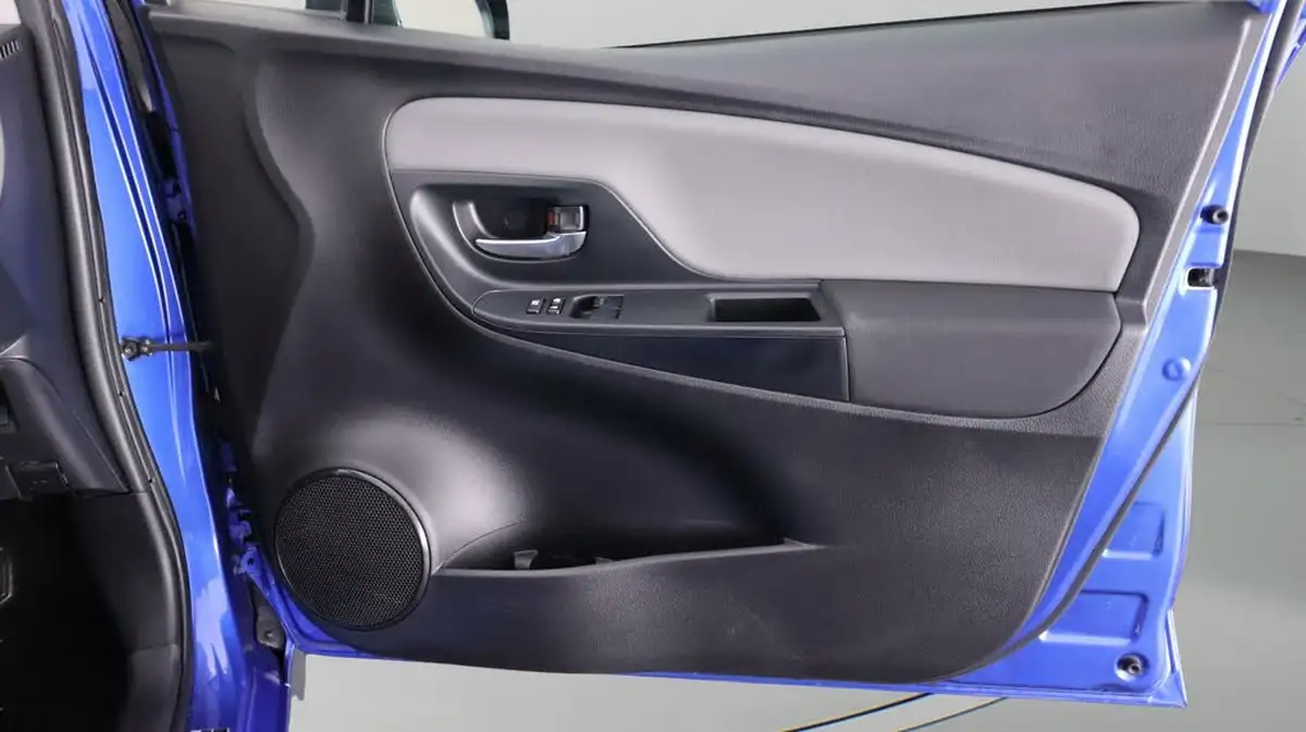 2018-toyota-yaris-15-vvt-i-icon-hybrid-big-14