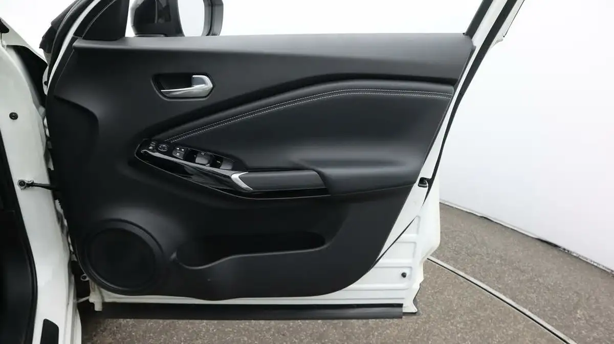 2022-nissan-juke-16-hybrid-premiere-edition-big-15