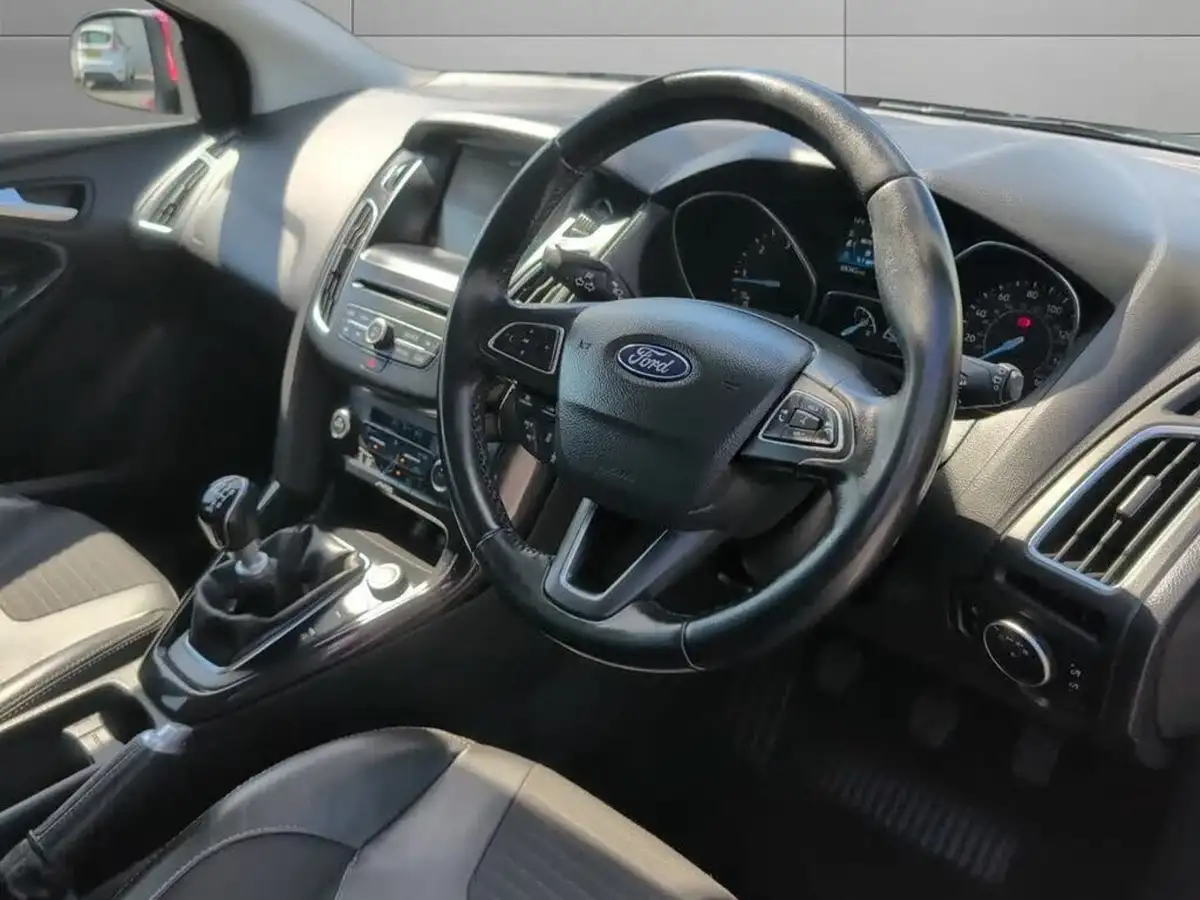 2015-ford-focus-15tdci-titanium-x-hatchback-big-9