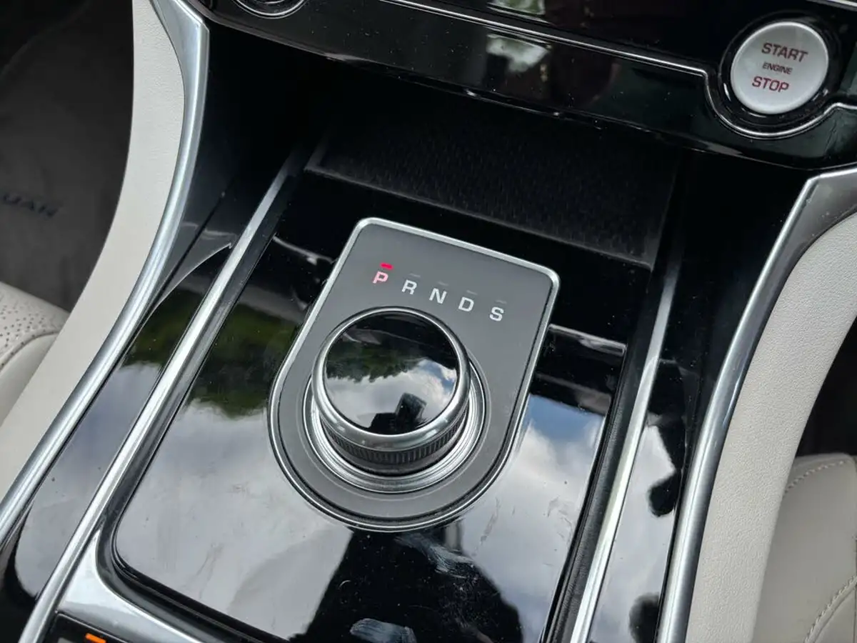 2018-jaguar-xe-20d-portfolio-180ps-1999cc-auto-big-50