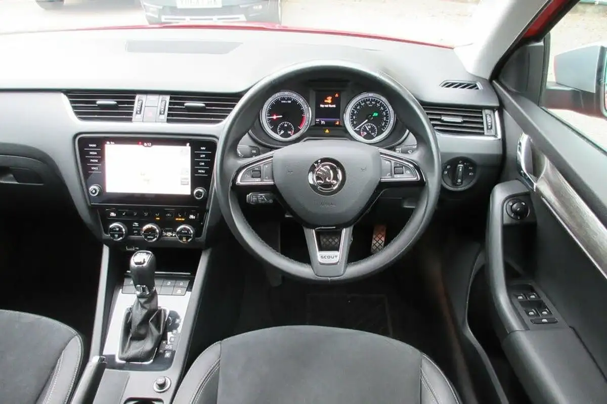 2018-skoda-octavia-20tdi-scout-184ps-dsg-big-35