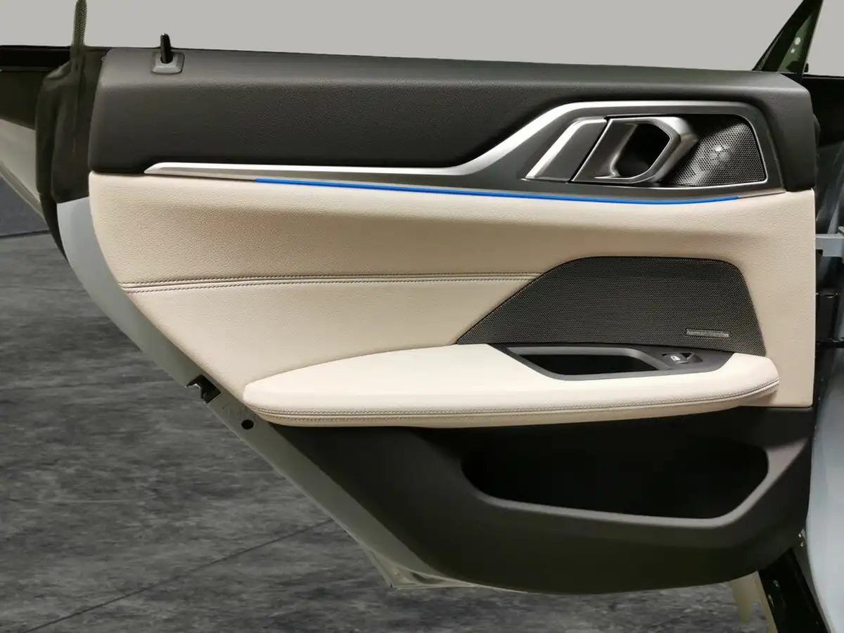 2023-bmw-i4-e-m50-big-36