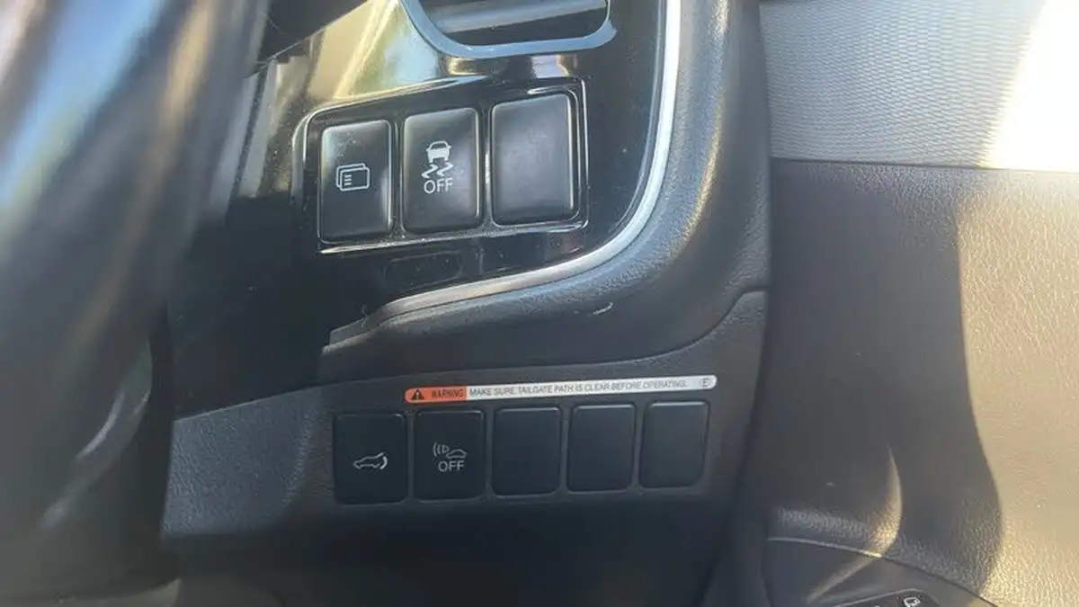 2014-mitsubishi-outlander-20-gx4h-big-21
