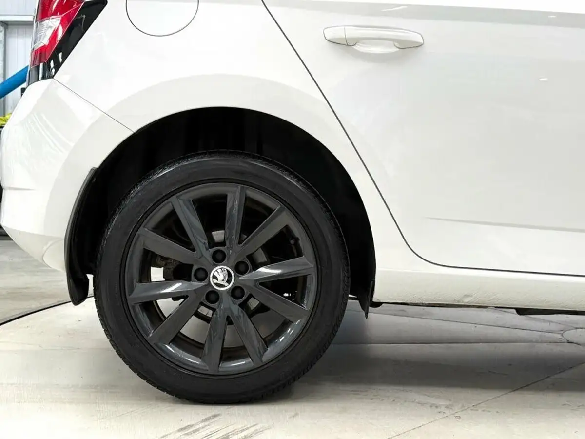 2016-skoda-fabia-12-tsi-colour-edition-big-13