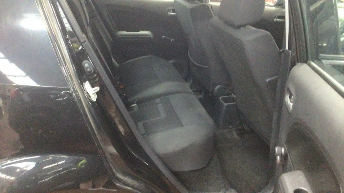 2011-suzuki-splash-10-sz3-big-3