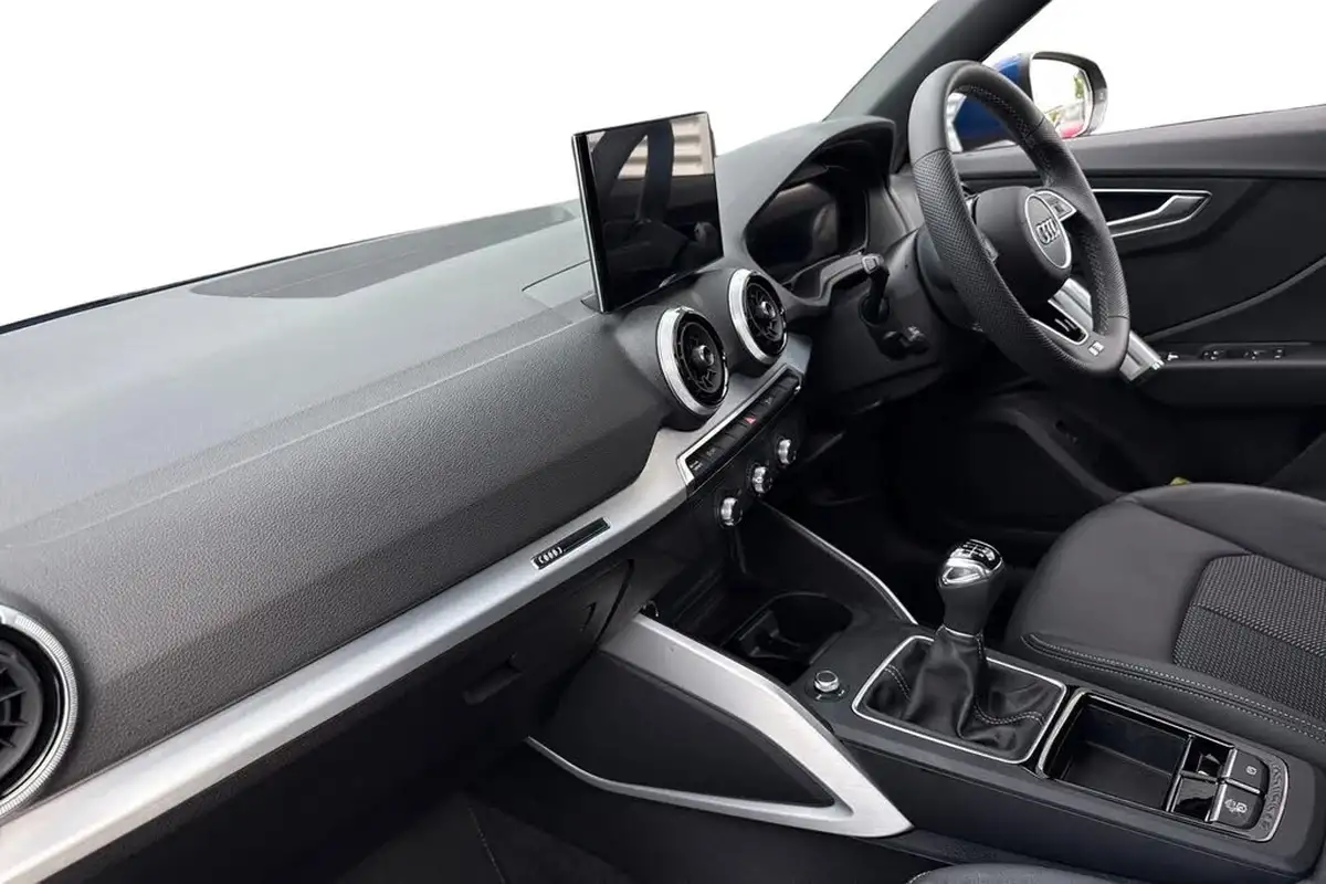 2025-audi-q2-15-35-tfsi-s-line-big-13