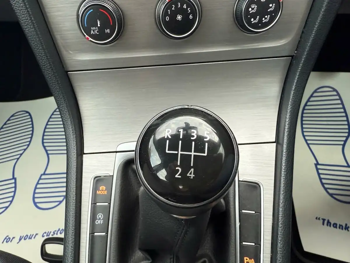 2015-volkswagen-golf-16tdi-match-105ps-bmt-ss-5d-big-54